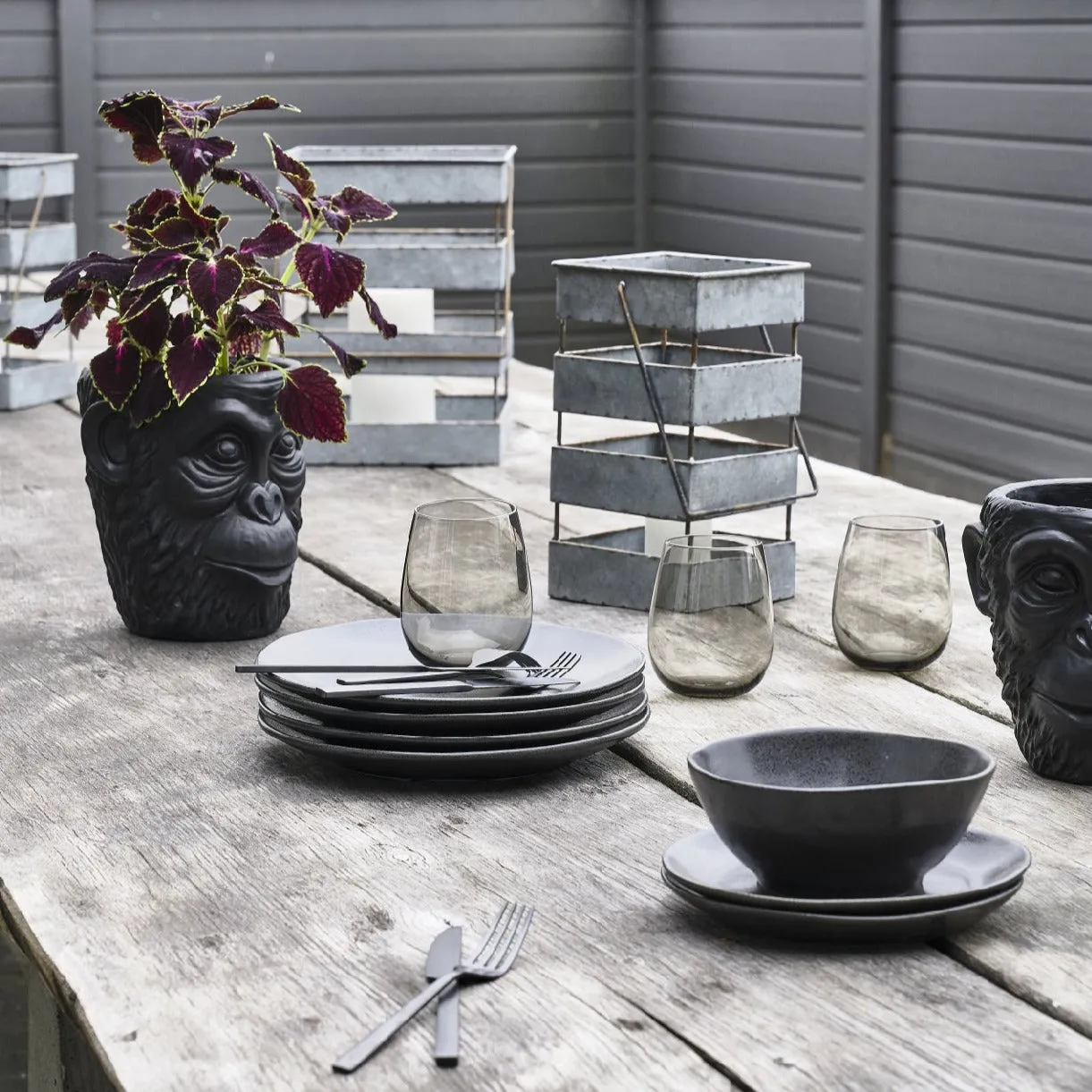 Gorilla Vase/Flowerpot | Black Cement | 22.5cm