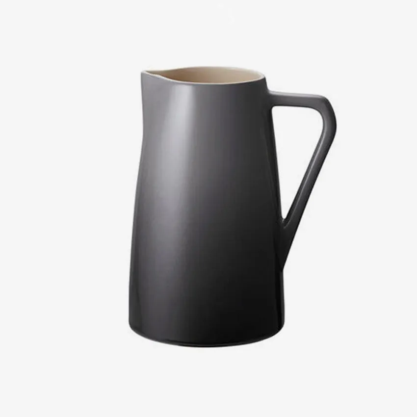 Le Creuset | Minimalist Pitcher