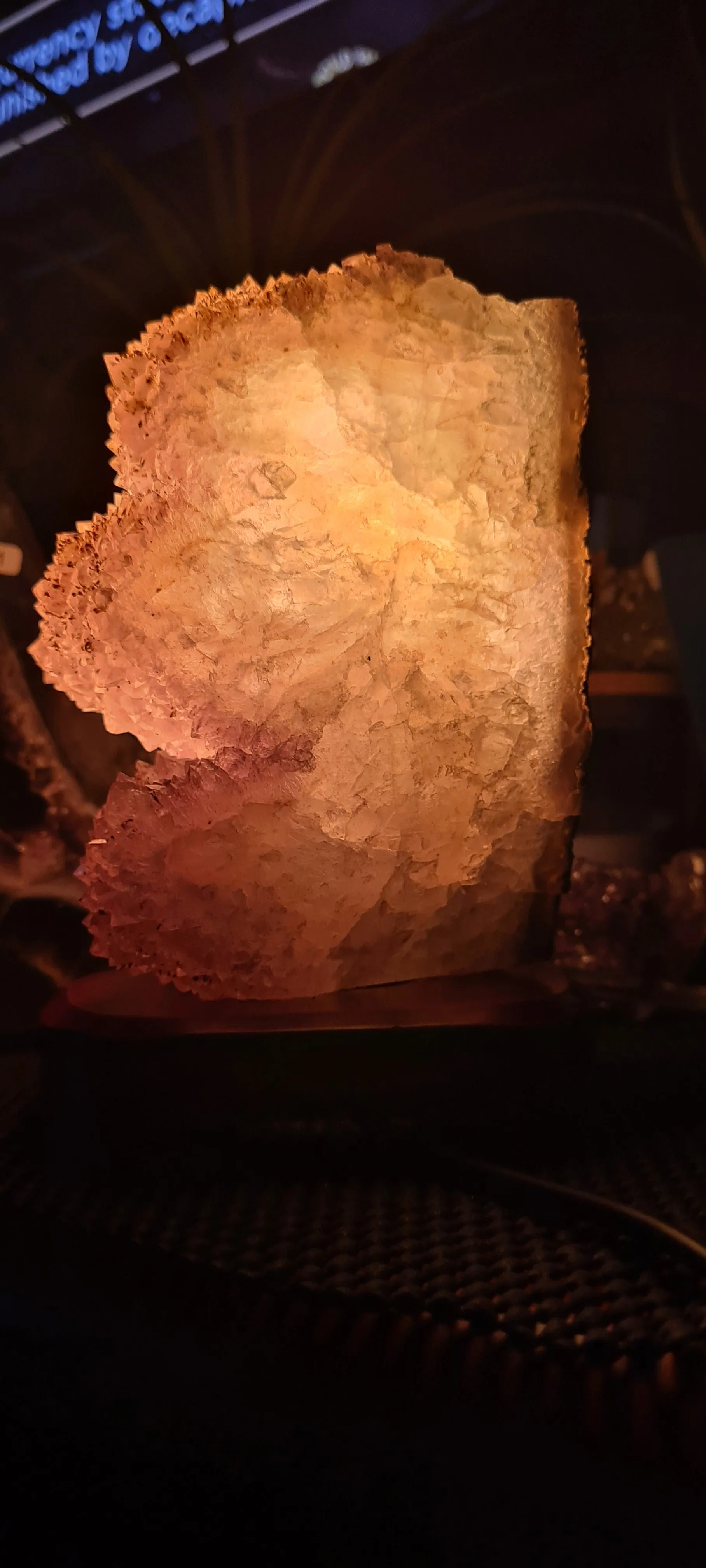 SHIMMERING AMETHYST CRYSTAL LAMP