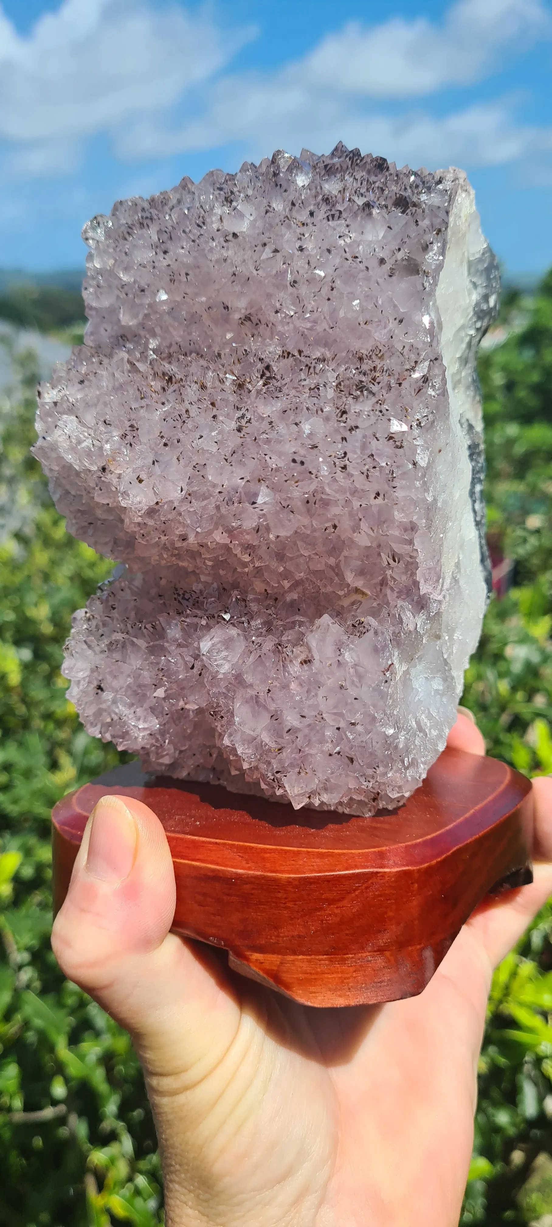 SHIMMERING AMETHYST CRYSTAL LAMP
