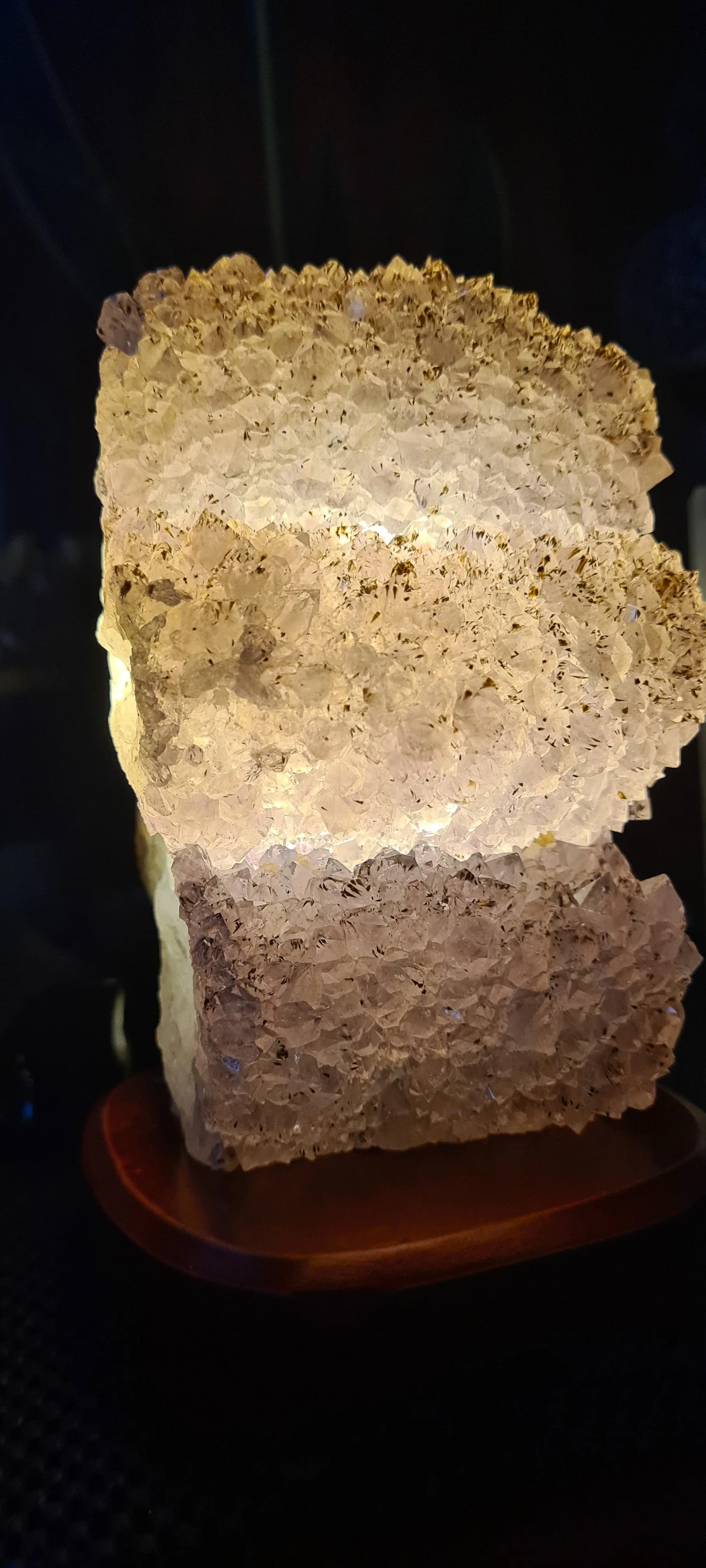 SHIMMERING AMETHYST CRYSTAL LAMP