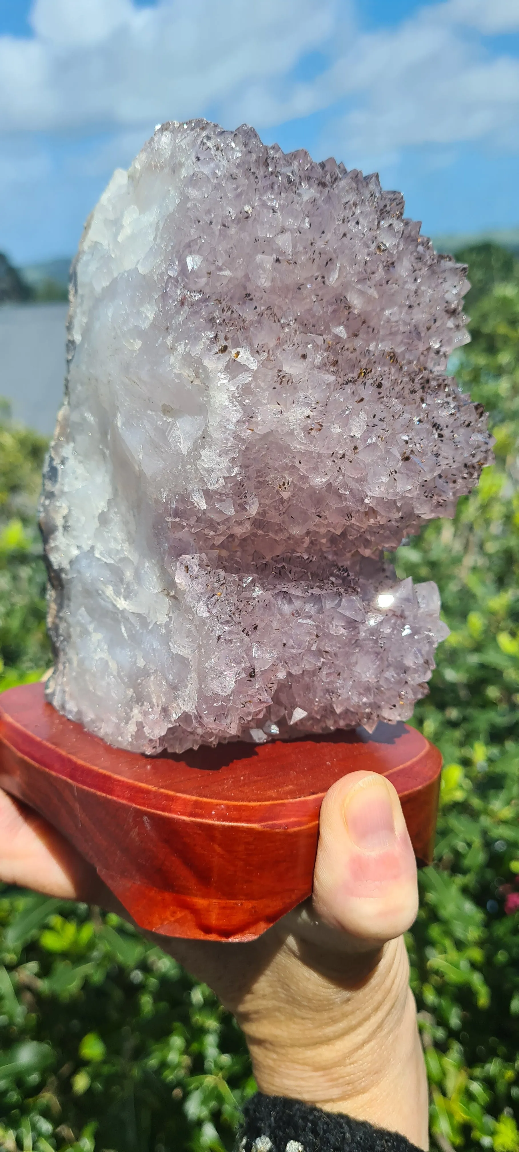 SHIMMERING AMETHYST CRYSTAL LAMP