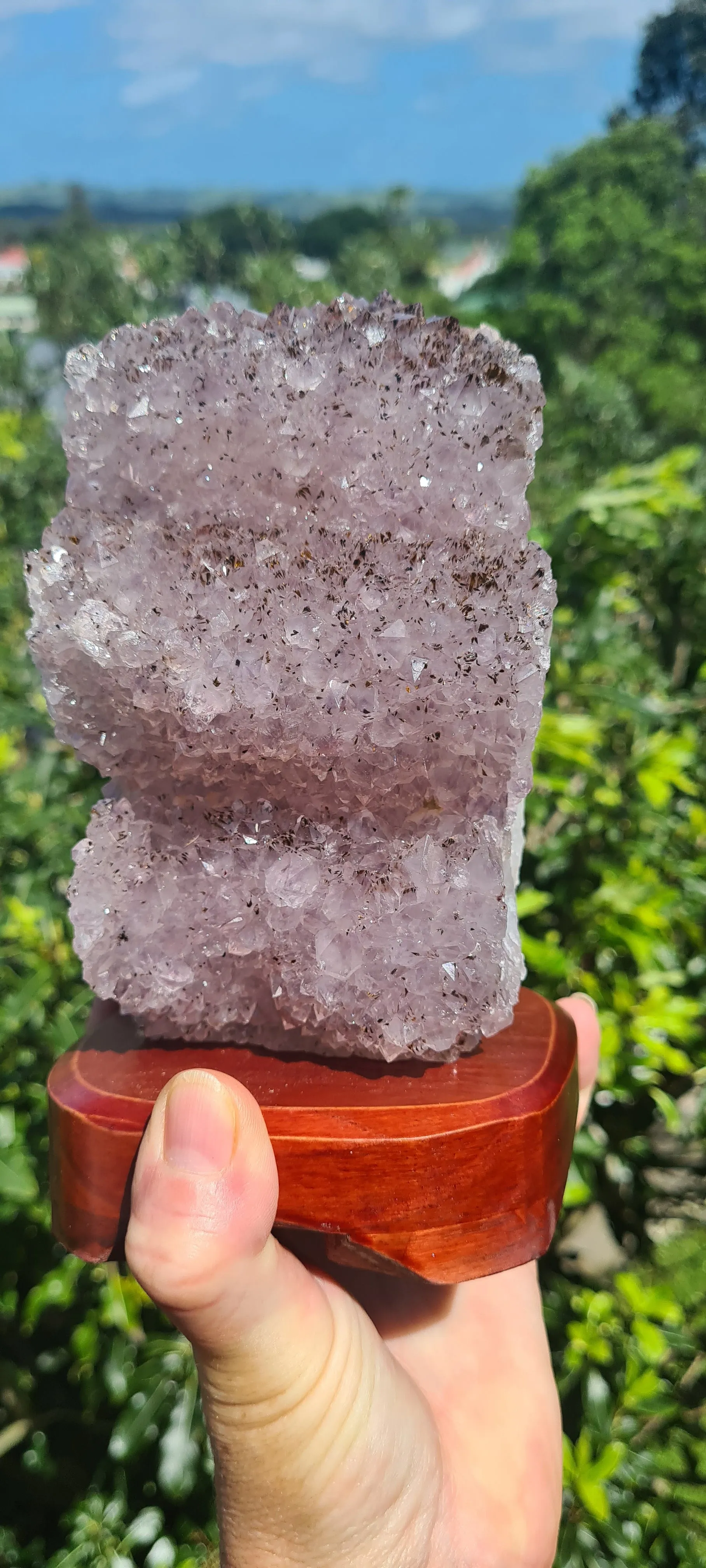 SHIMMERING AMETHYST CRYSTAL LAMP