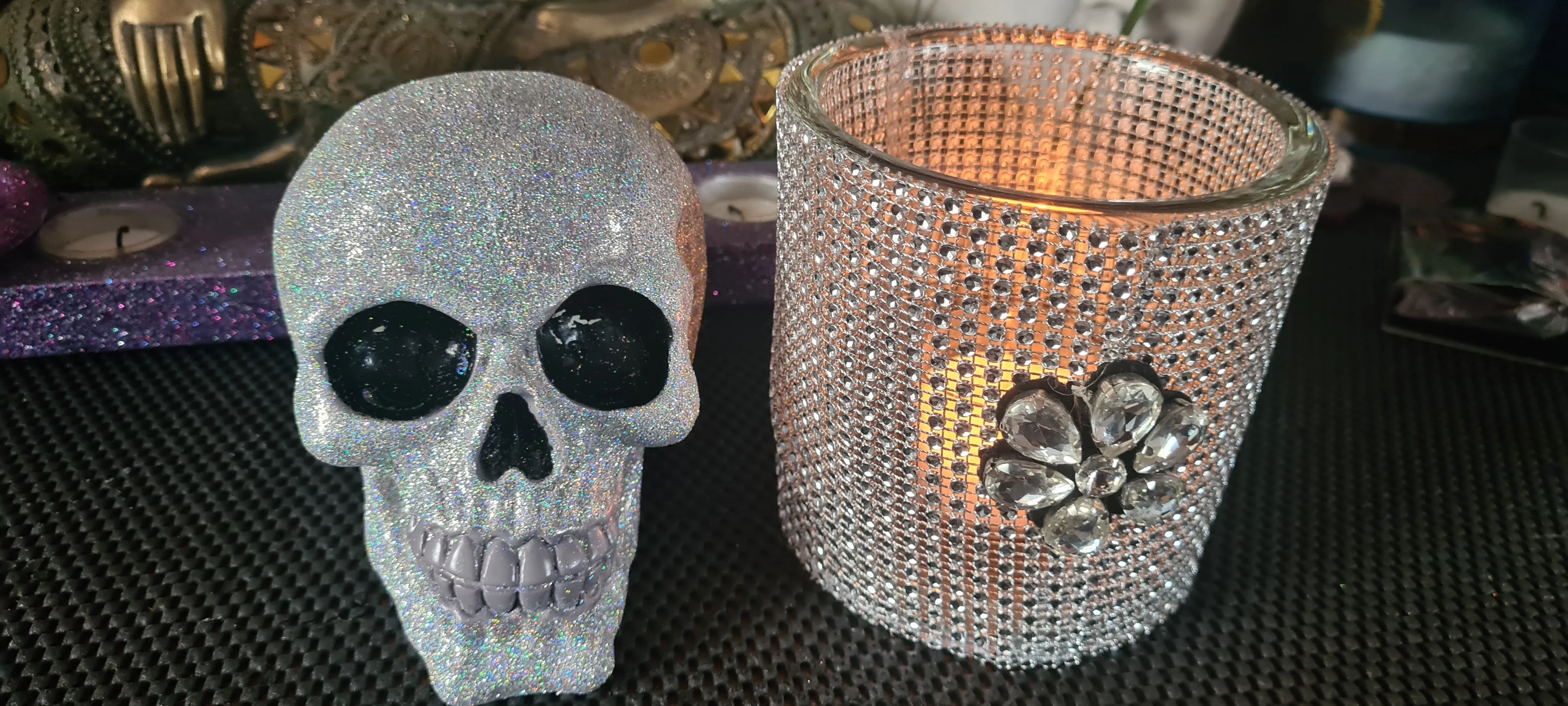 SHIMMERING HOLOGRAPHIC GLITTER SKUL-made by me