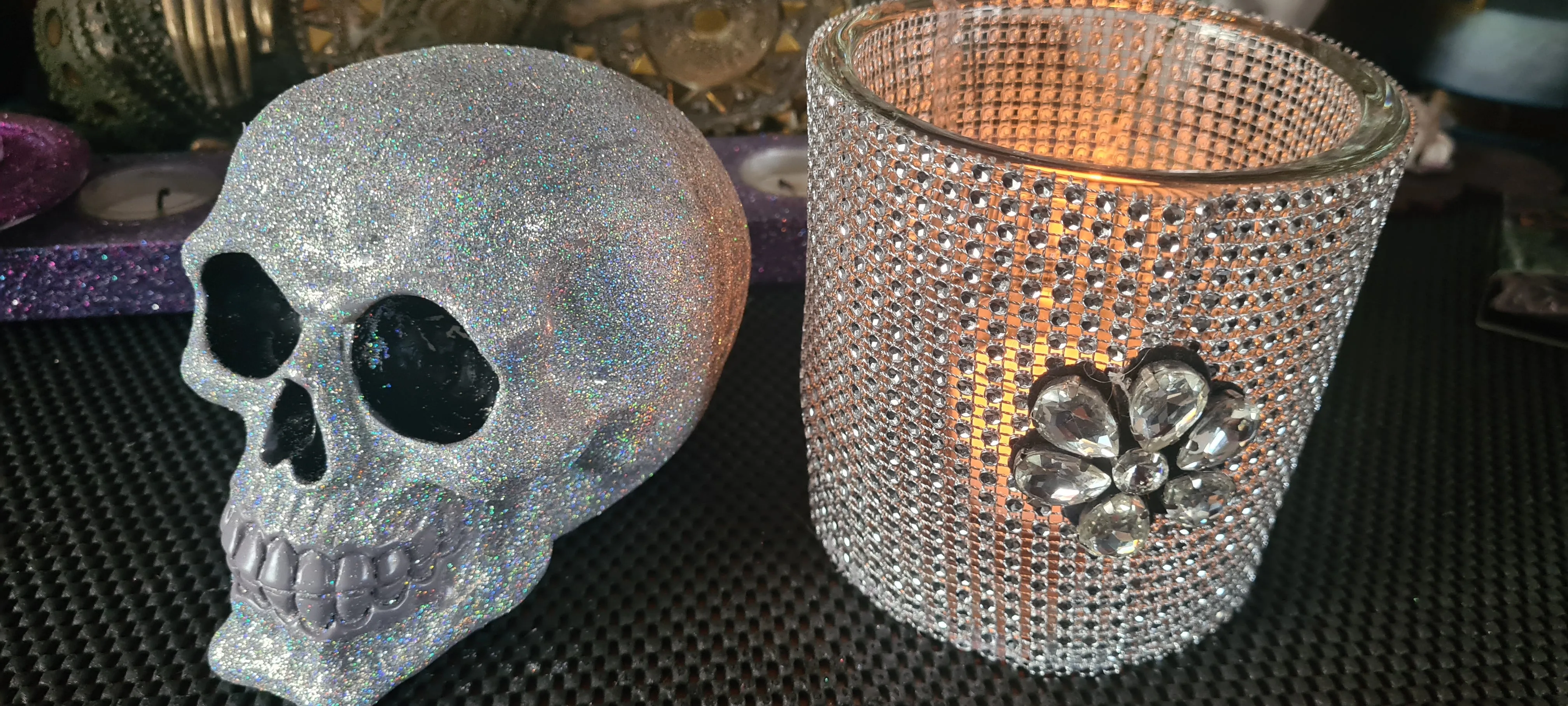 SHIMMERING HOLOGRAPHIC GLITTER SKUL-made by me
