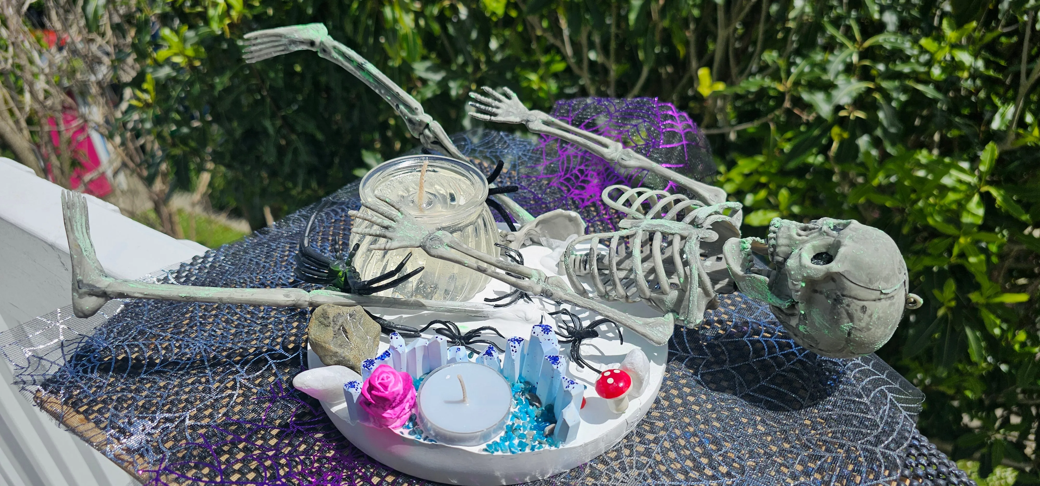 SPOOKY HALLOWEEN CANDLE FEATURE