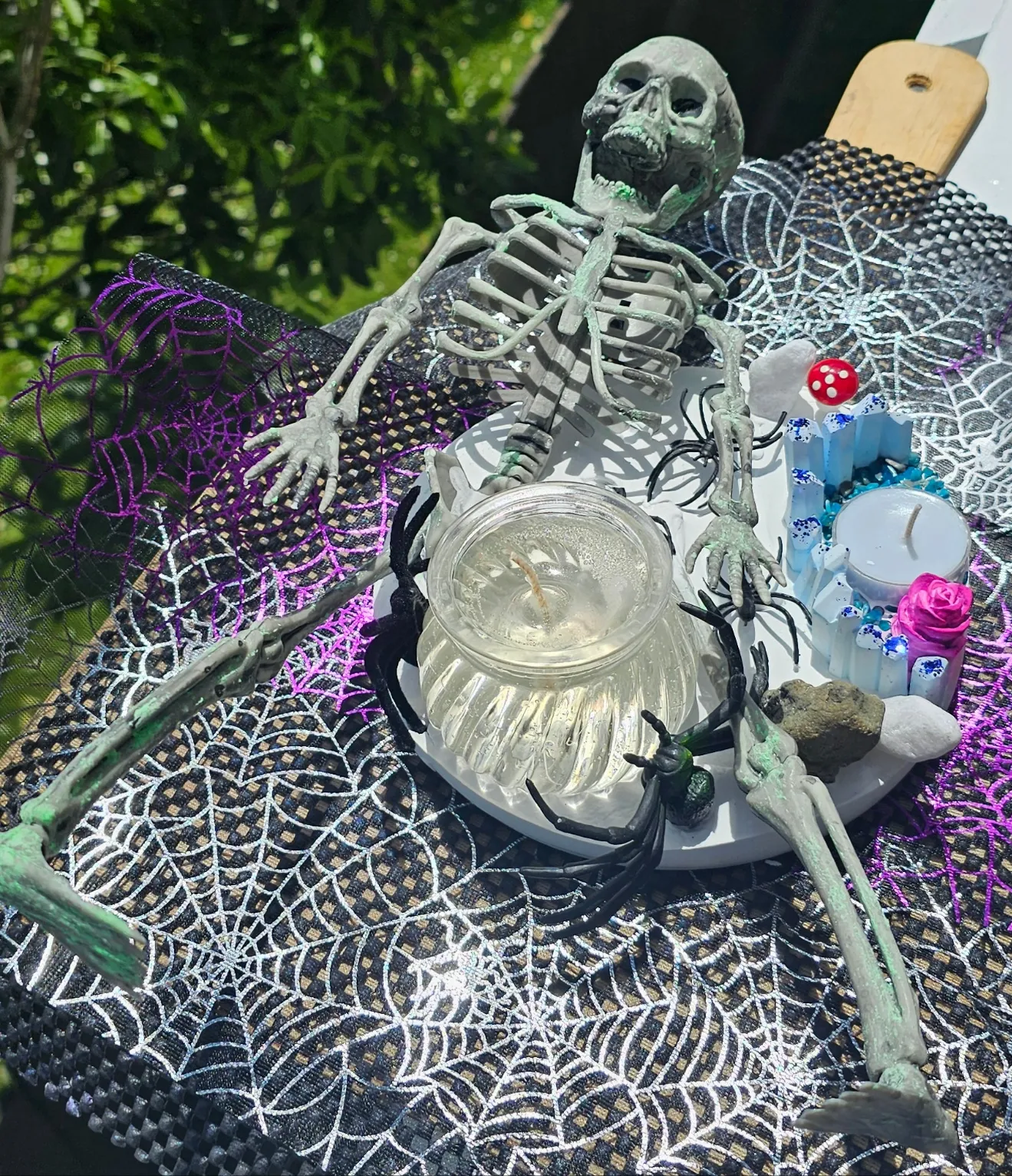 SPOOKY HALLOWEEN CANDLE FEATURE